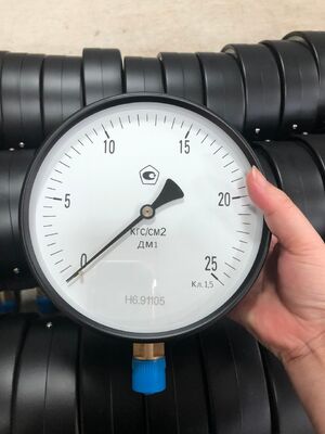 100mm DM1 Russian GOST Standard Dry Pressure Gauge with kgf/cm² Scale and Class 1.5 Accuracy